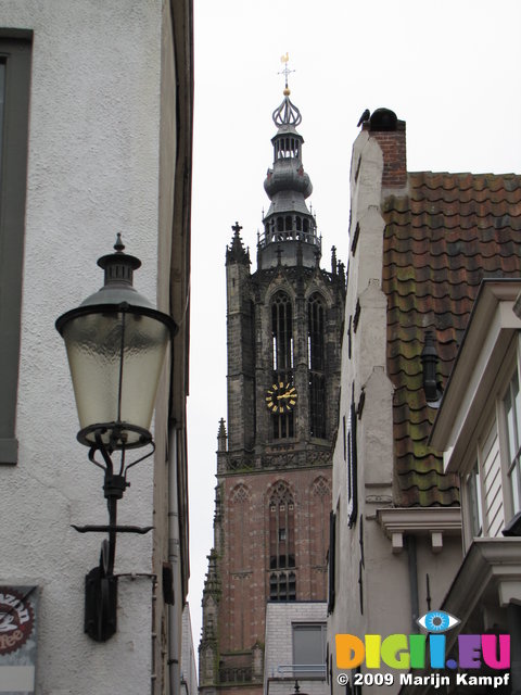 SX02882 Streetlamp and Onze-Lieve-Vrouwenkerk in background